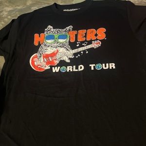 Hooters World Tour T-Shirt Large Rock Owl Logo. NWOT